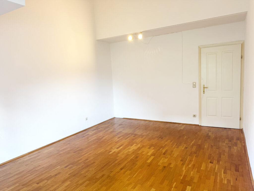 Schlafzimmer Richtung Tür