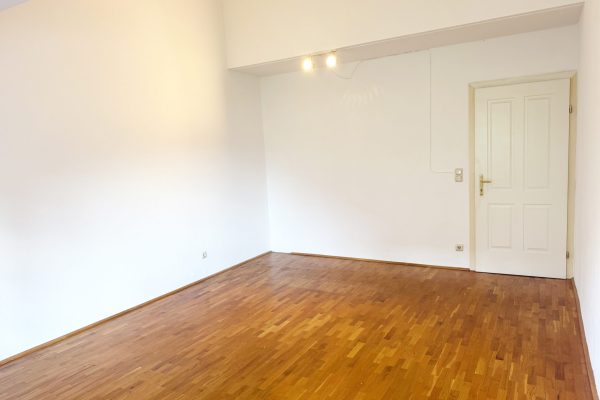 Schlafzimmer Richtung Tür